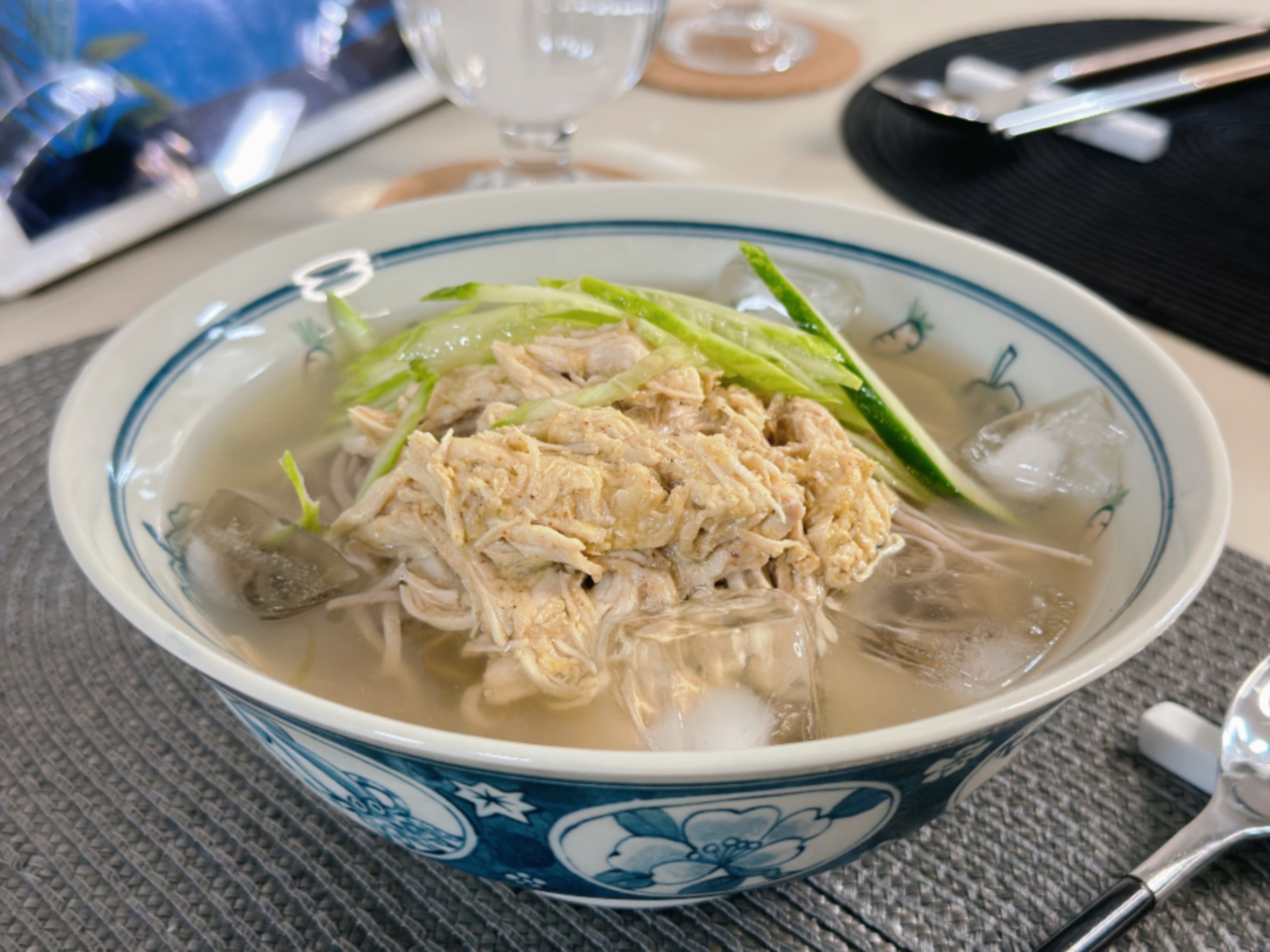 더위를 싹! 냉면보다 맛있는 초간단 '초계국수' 만들기 레시피 닭가슴살 시판 냉면 동치미육수 메밀국수 복날음식