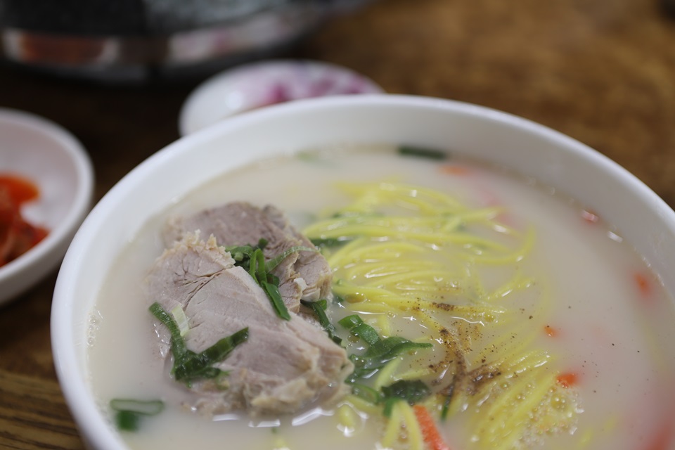  제주 고기국수 맛집 일도국수에서 다양한 국수와 숯불직화꽃등심까지!
