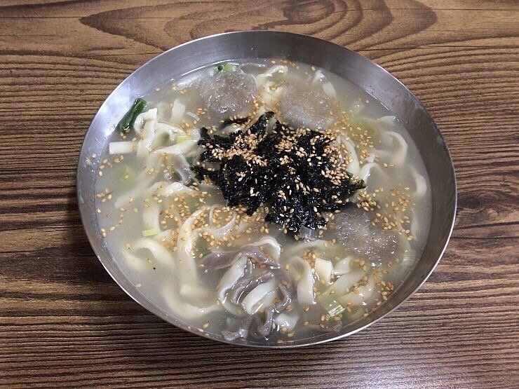  옹골찬 감자의 맛, 감자옹심이(Potato Ball Soup)