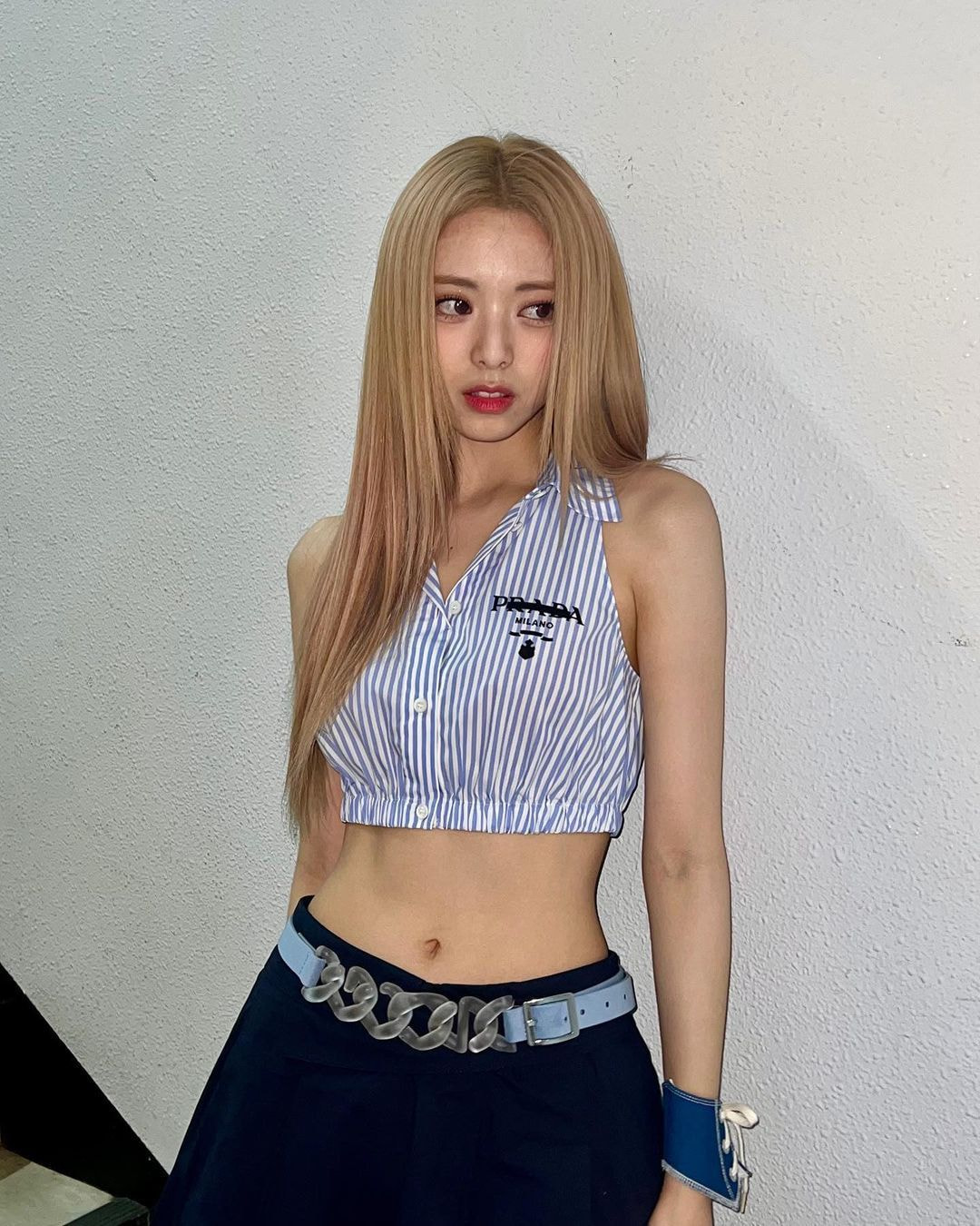  ITZY 있지 유나 크롭 카라 셔츠 무대 움짤 mp4