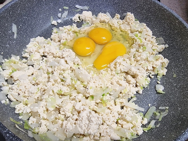 다이어트 식단/간단 레시피] 고소함 솔솔 두부 계란 볶음밥