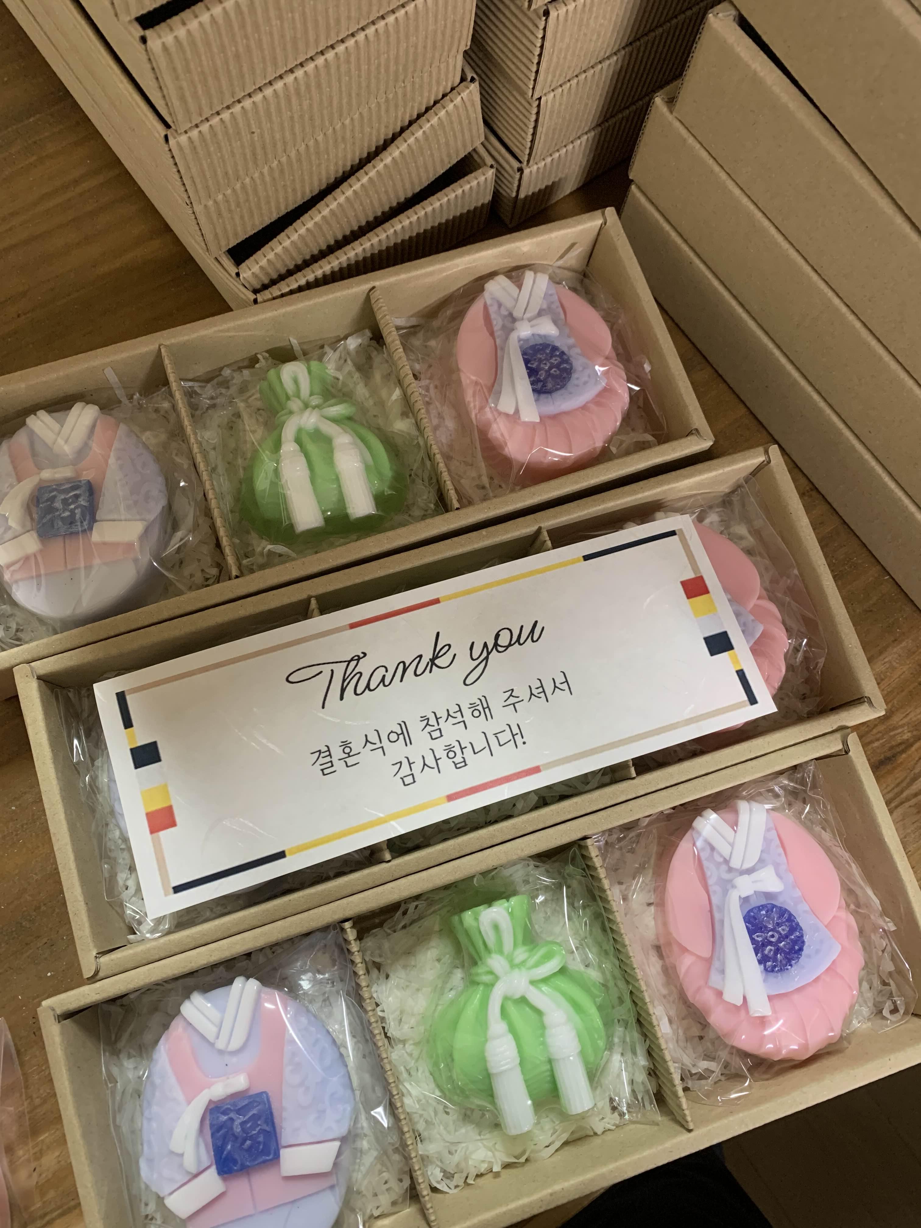 친구의 결혼식을 위한 예쁘지만 실용적인 선물!