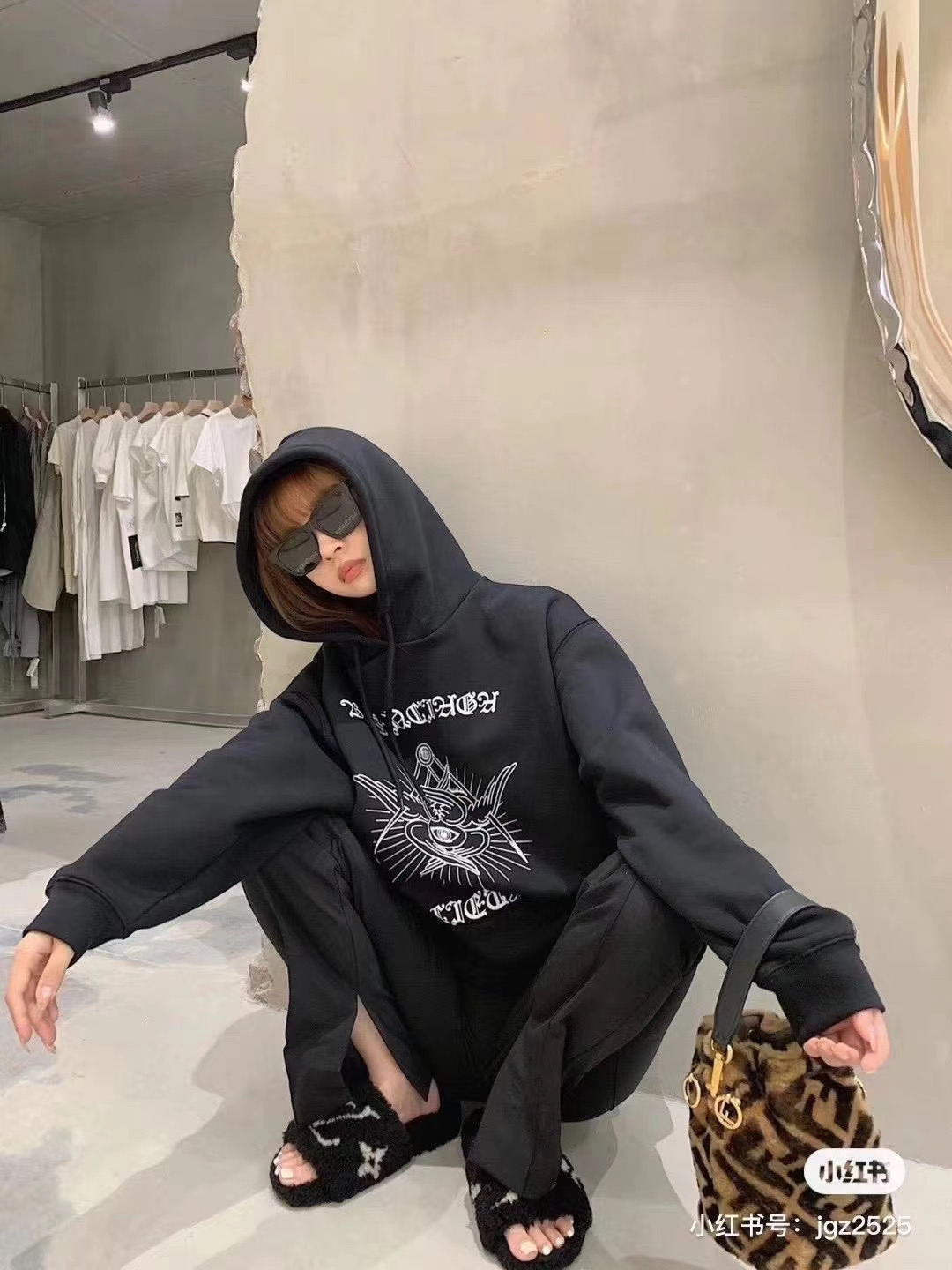  [BALENCIAGA] 발렌시아가 고딕 스웨트 셔츠 후드 티셔츠 641679 TJV79 1000