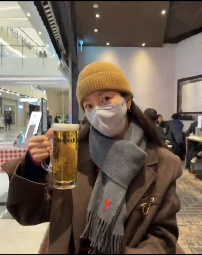  한지민, 40대 나이 믿기지 않는 상큼 미모! 정려원 "청초함 무엇" 감탄 [사진]