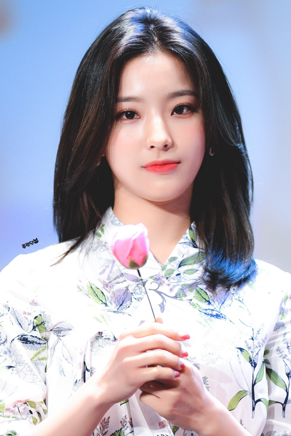  개량한복도 잘 어울리는 프로미스나인 이새롬