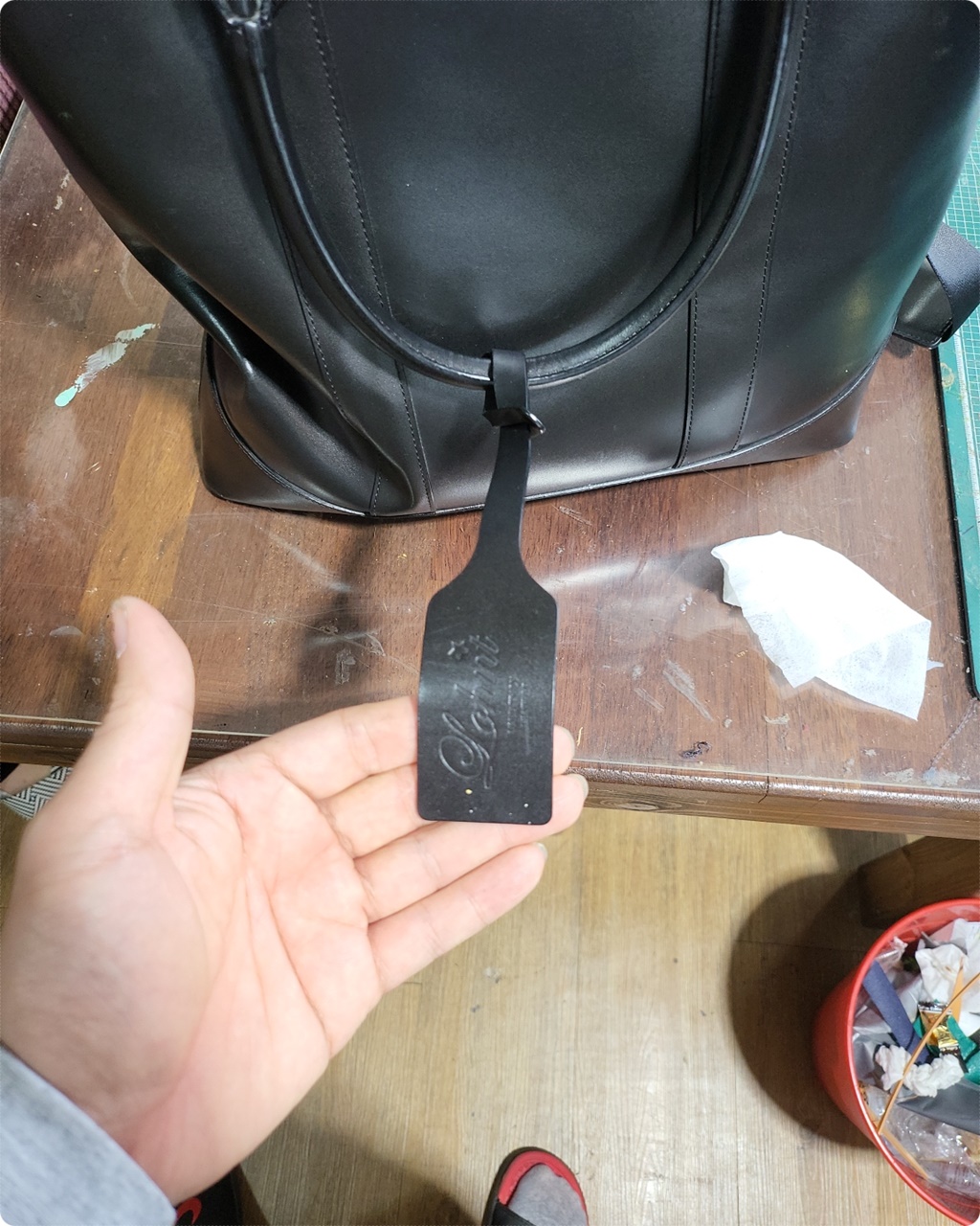 명품 가방 스트랩 수선 가방끈이 끊어졌어요~ 명품이라는데.. 브랜드를 잘 모르겠어요~