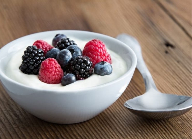 Greek Yogurt & Fruits