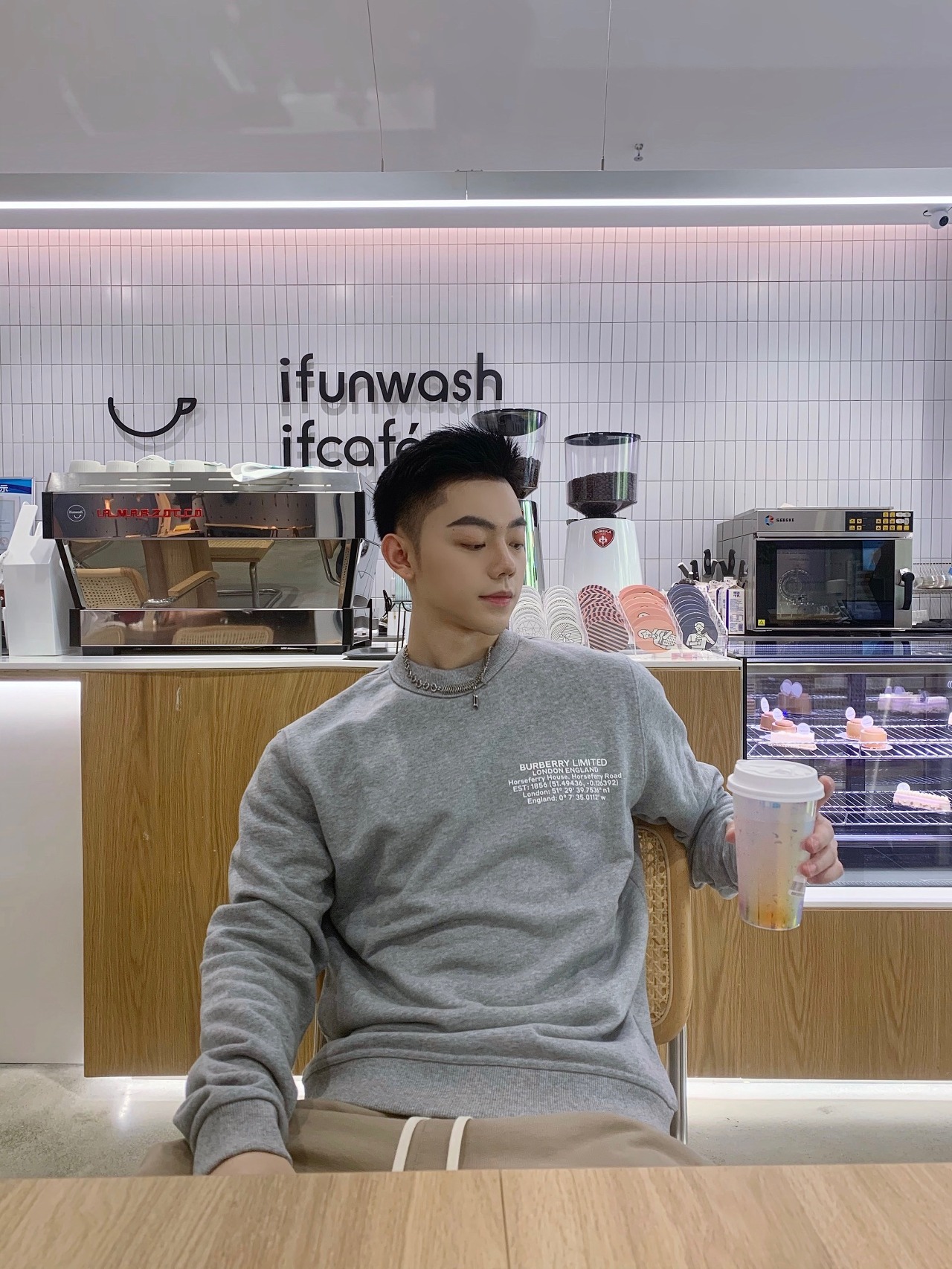  [BURBERRY] 버버리 로케이션 스웨트 셔츠 맨투맨 8042752 (2 COLOR)