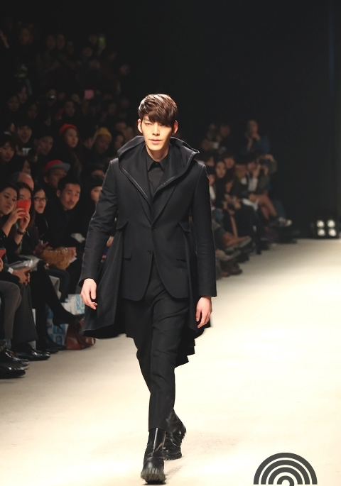 배우-김우빈