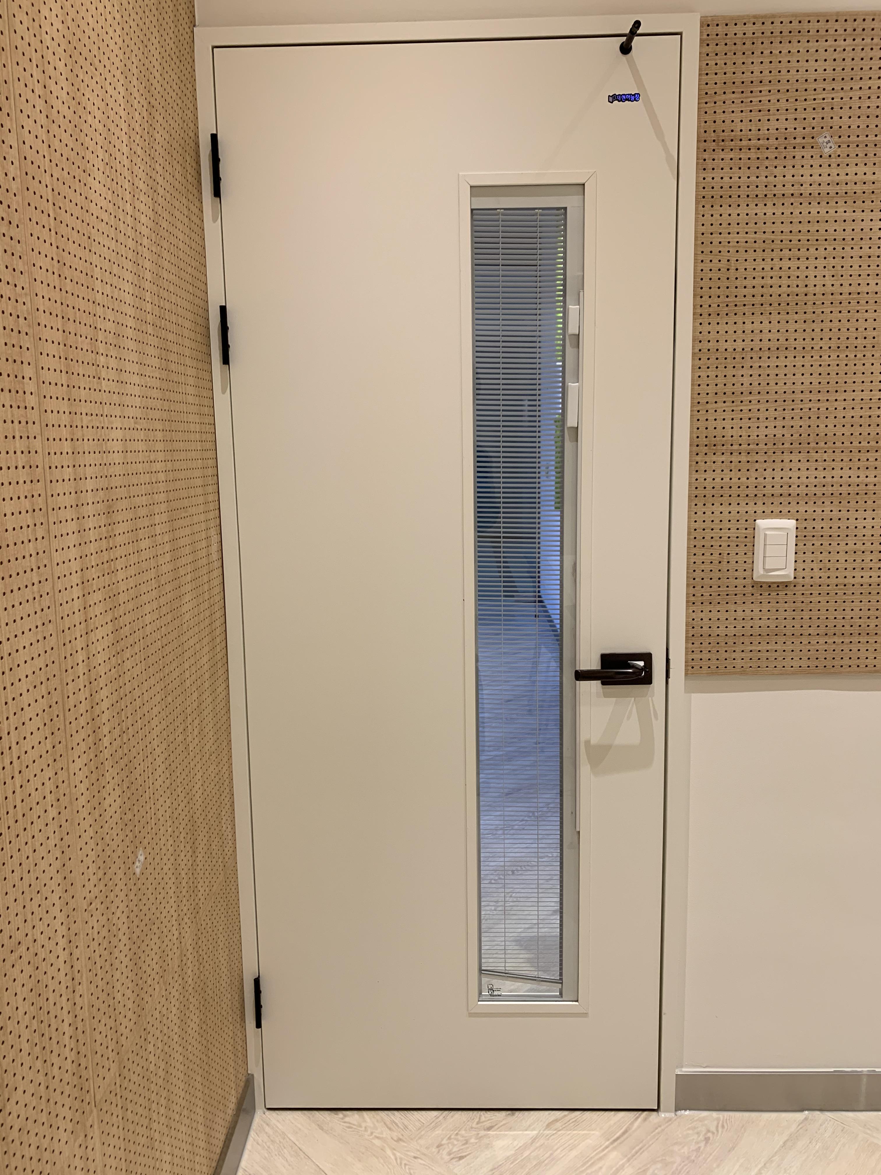  [도어]재현하늘창 블라인드 글라스 도어 JA411B 설치 사례 및 평가