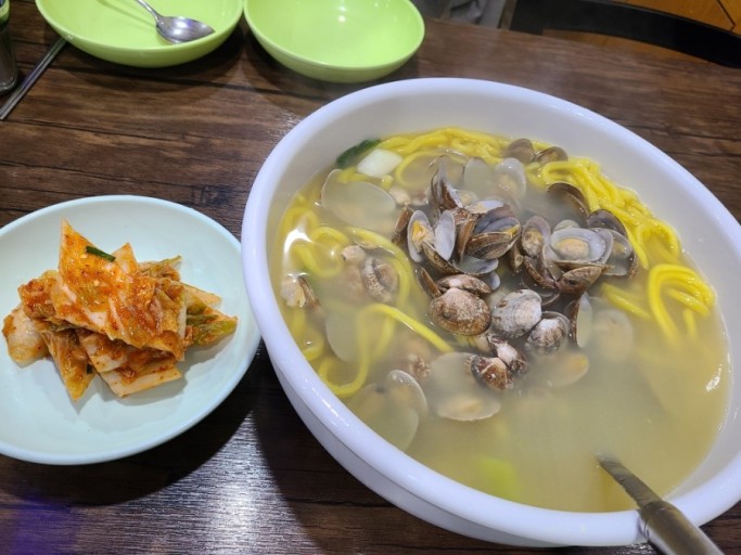 황도바지락칼국수 이미지
