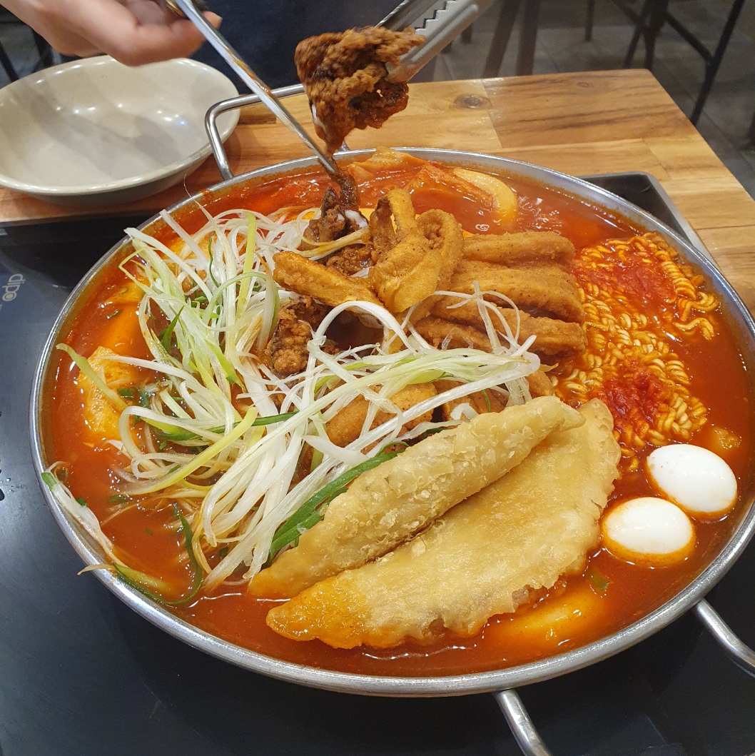 청년다방 통큰오짱 떡볶이 버터갈릭 감자튀김