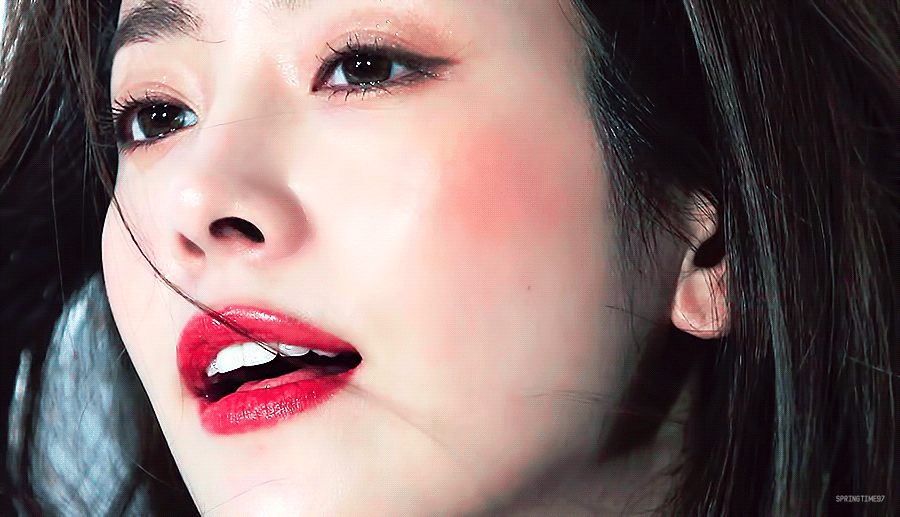  화보찍는 한지민 미모 움짤 모음 gif
