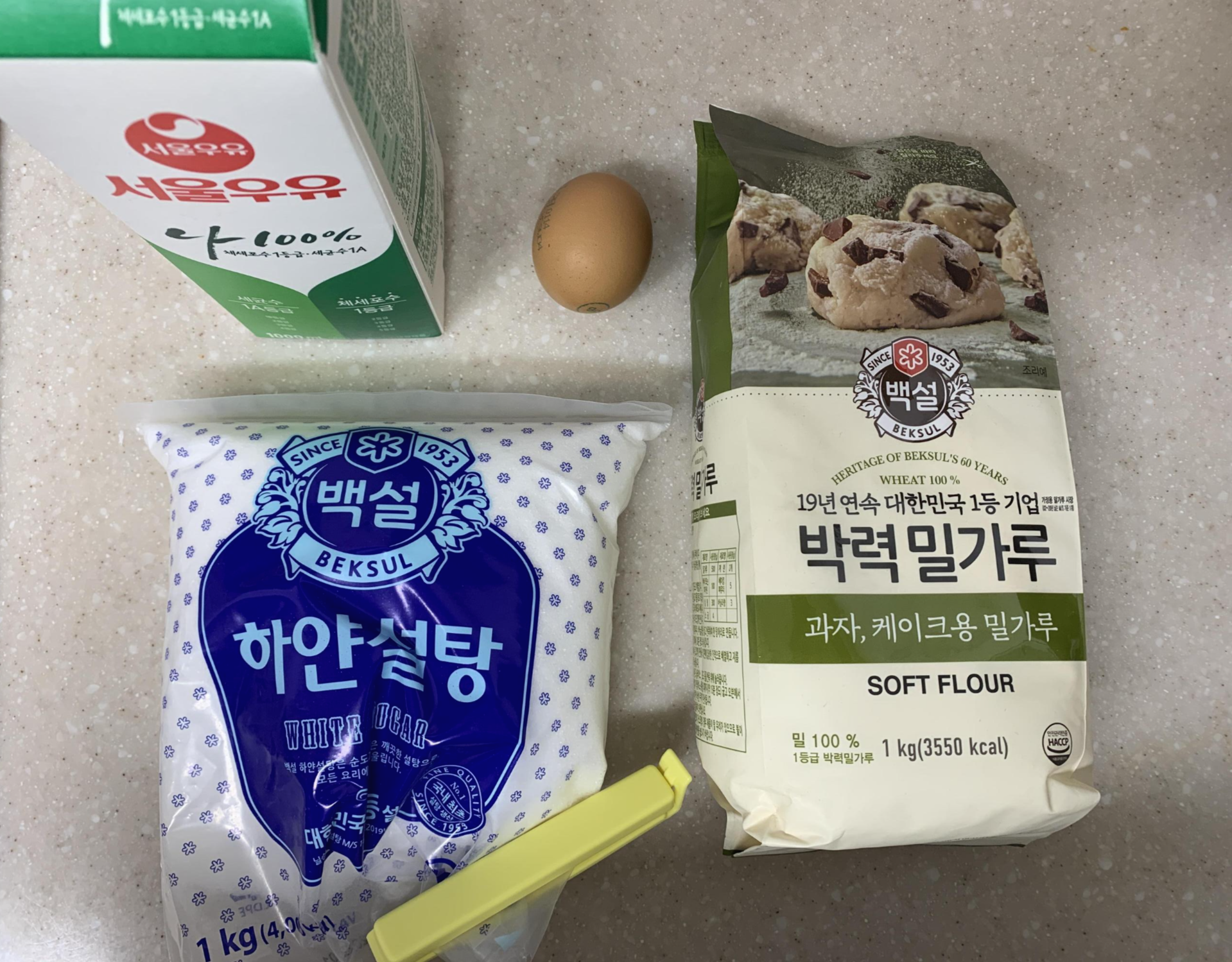 수플레 팬케이크 준비물 우유와 박력분