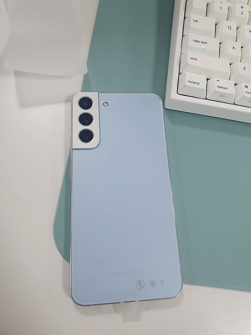  (실물짤) 갤럭시 S22+ 스카이블루