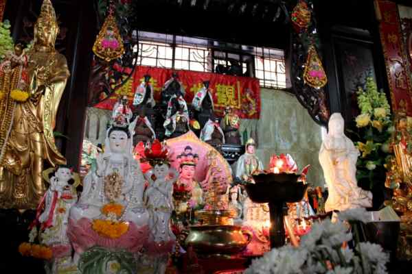 채식 축제 (Phuket Vegetarian Festival)