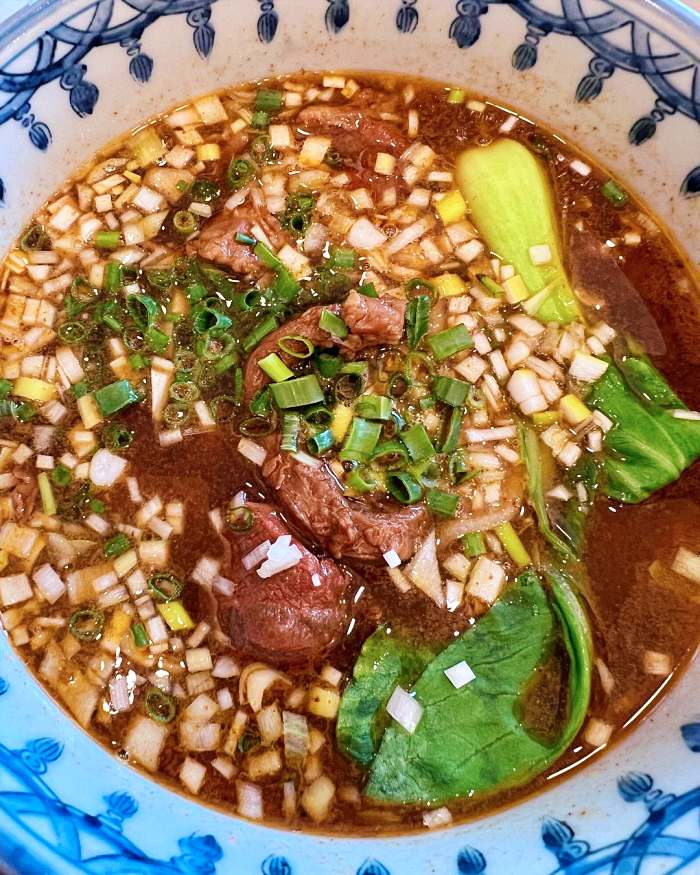  883회 생활의달인 서대문 명지대 홍은동 맛집 대만 가정식 우육탕 우육면 은둔식달 진숙평 장은자 달인 짜페이창 막창 대파 튀김 마라두부 가격 위치 어디