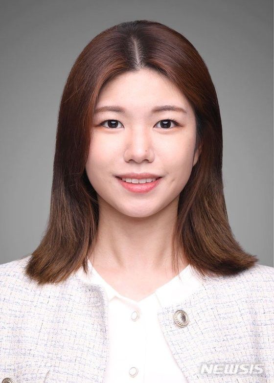  헌정 첫 19세 당선자, 고양시의회 비례대표 천승아 화제 기초단체장·의원 10대 당선인 처음 탄생 이화여대 중어중문학과 2학년으로 현재 휴학 중 장애우와 함께하는 뮤지컬 교육 봉사 활동