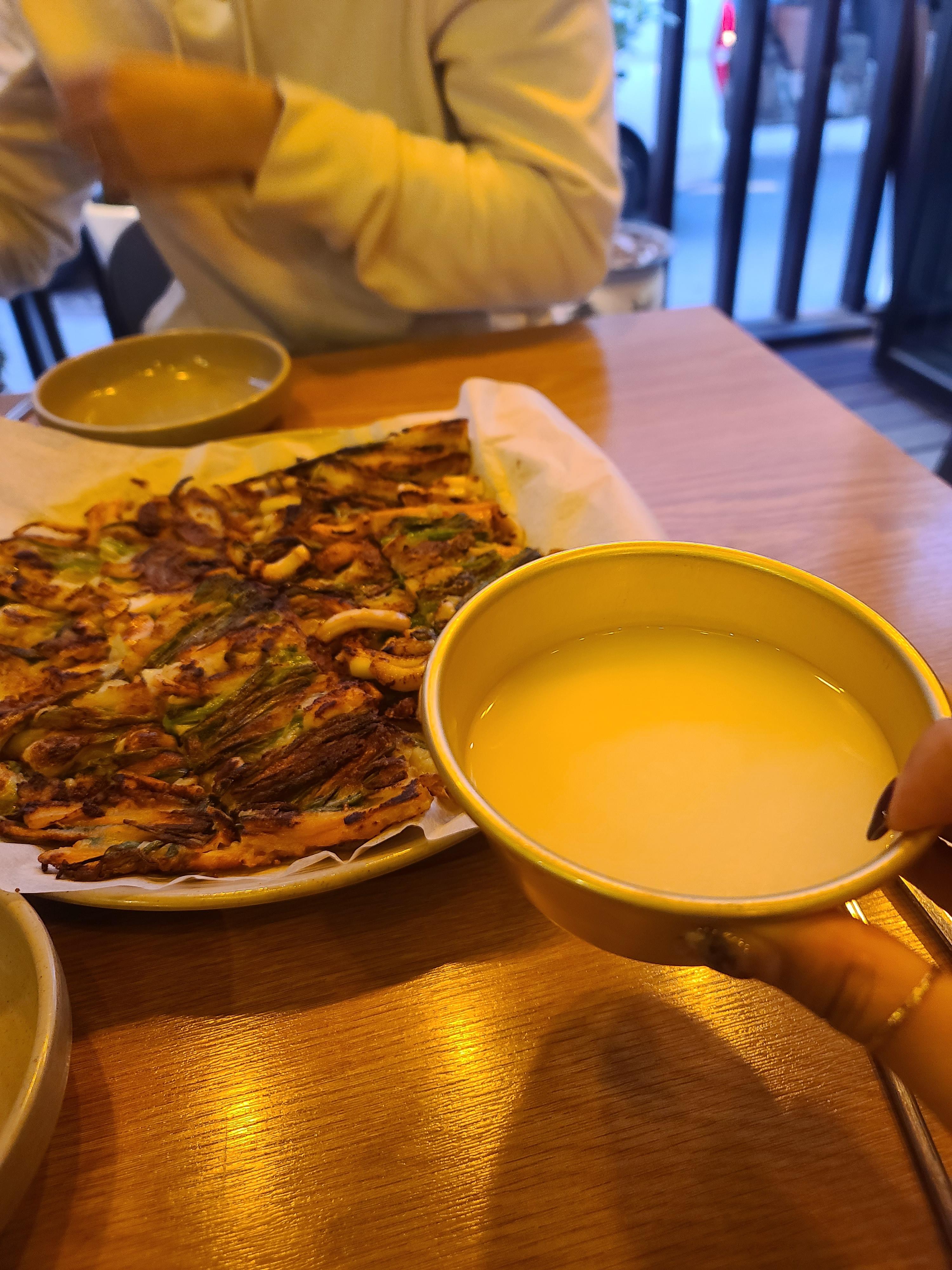  왕십리 전집 골목전집 해물파전 &두부김치 (feat. 장수막걸리)