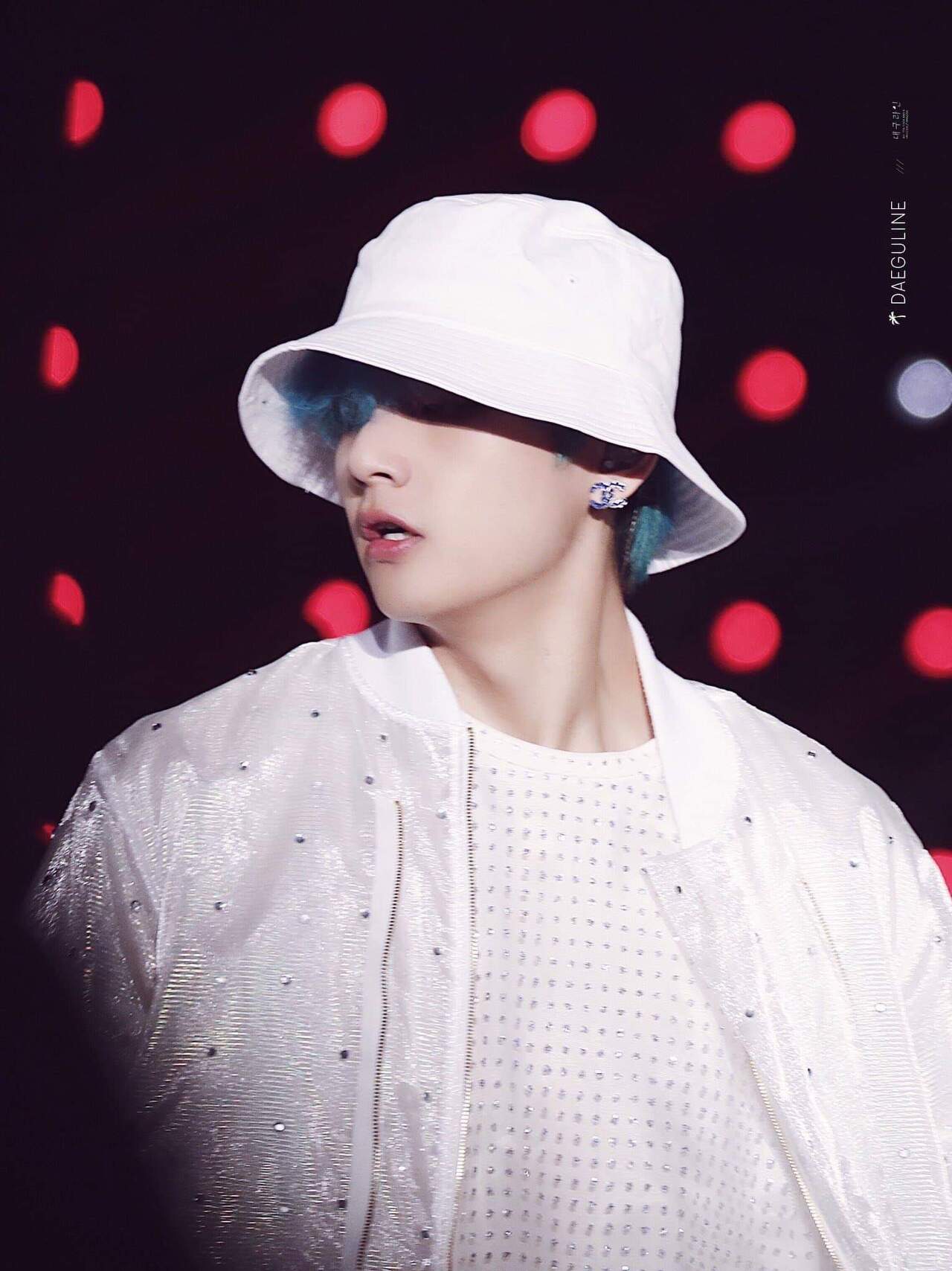  방탄소년단 뷔 사진만 보면 스크롤이 안돼는 이유 = 잘생겼다