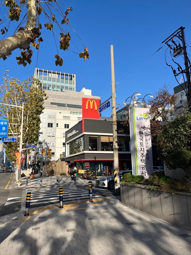 맥도날드부산초량점입니다