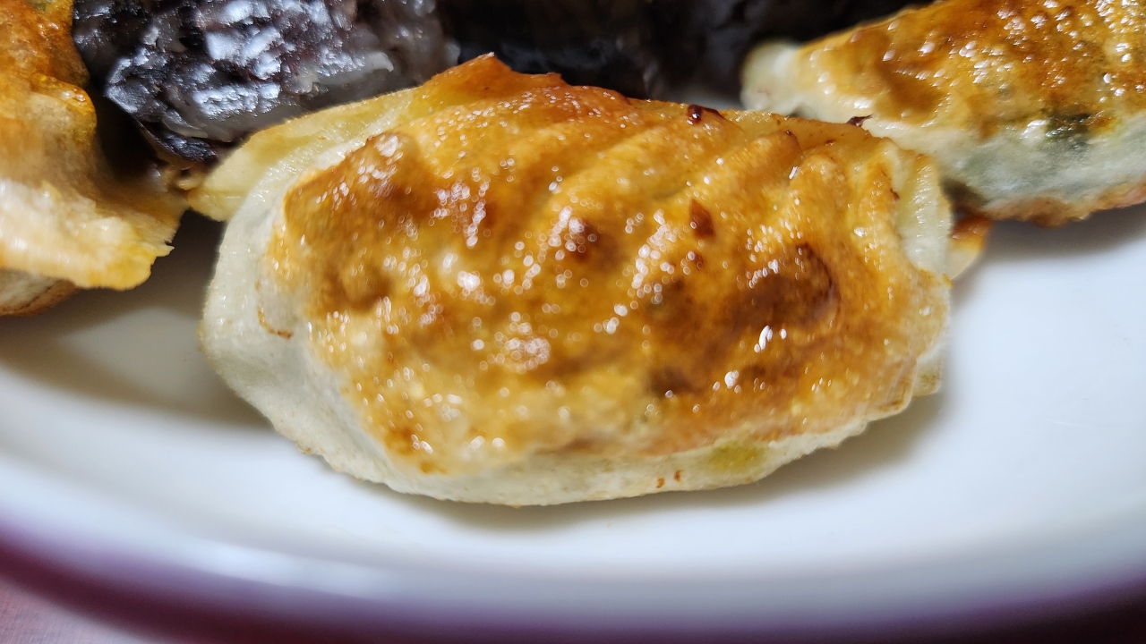 분식 매니아들이 좋아할만한 미미제면소의 고기 만두 김치 만두 - undefined - undefined - 🍳🍳 만두피부터 속재료까지 모두 국내산 수작업?? 분식 매니아들이 좋아할만한 미미제면소의 고기 만두 김치 만두 - undefined - undefined - 🍳🍳 만두피부터 속재료까지 모두 국내산 수작업??
