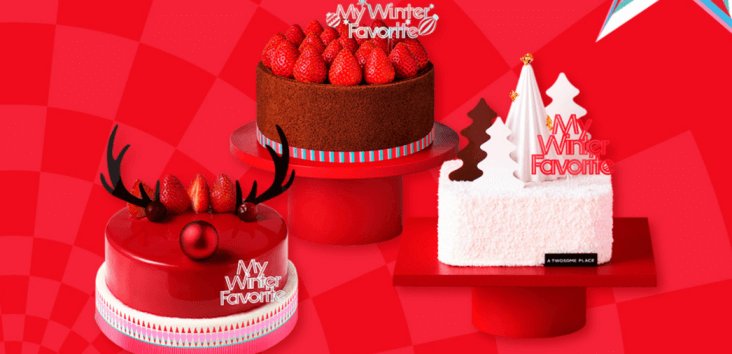 빨간 체크무늬 바탕위 빨간 코팅 케이크&#44; 생크림 케이크. 초코 딸기 케이크