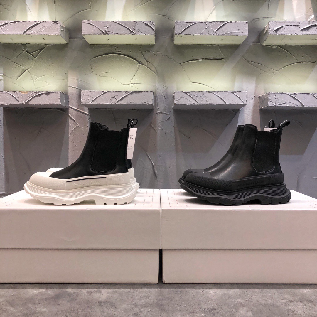  [ALEXANDER MCQUEEN] 알렉산더 맥퀸 트레드 슬릭 첼시 부츠 634617WHZ611081 (2 COLOR)