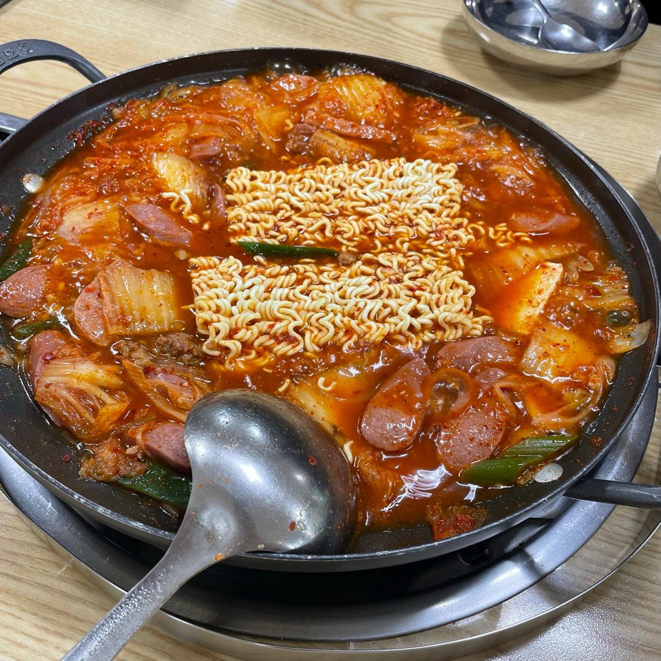 의정부 경원식당의 부대찌개와 라면사리