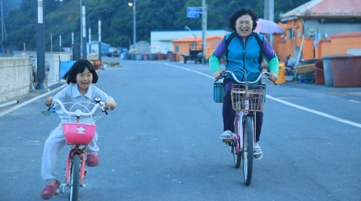 자전거-타는-할머니-손녀