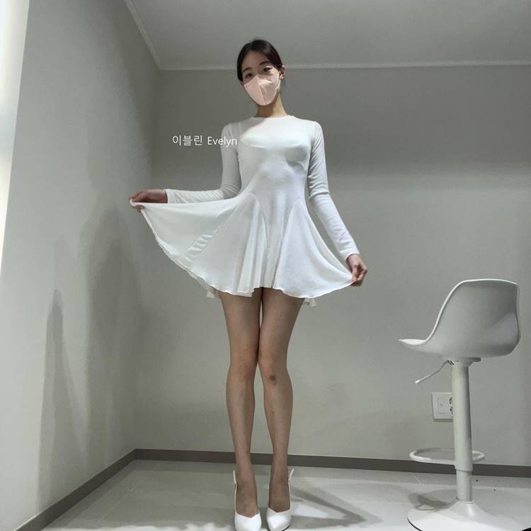 유튜버 이블린 승무원룩북