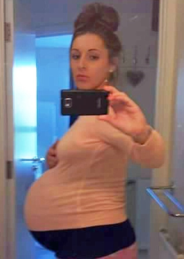 한 부부의 아이를 ‘대리 임신’한 21살 대리모가 초음파 사진 보자 깜짝 놀란 이유