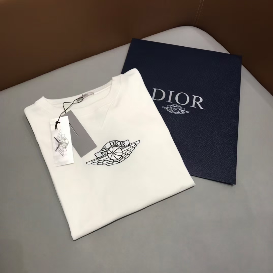  [DIOR x AIR JORDAN] 디올 X 에어 조던 윙 반팔 티셔츠 033J625B0554_C085