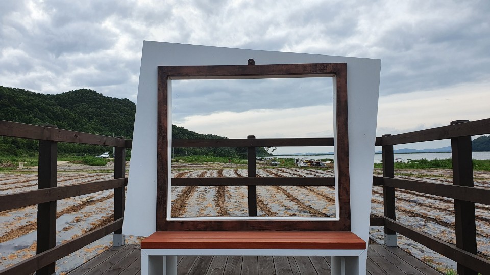 해바라기 밭 뒤에 포토존