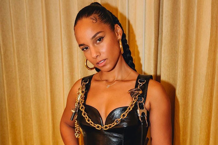  ALICIA KEYS 'LOVE LOOKS BETTER'