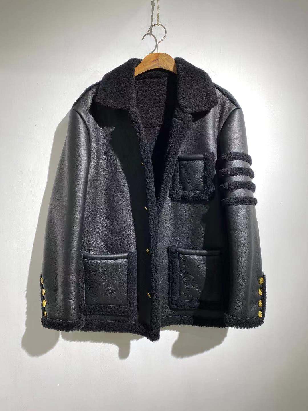  [THOM BROWNE] 톰브라운 터틀넥 시어링 블랙 자켓