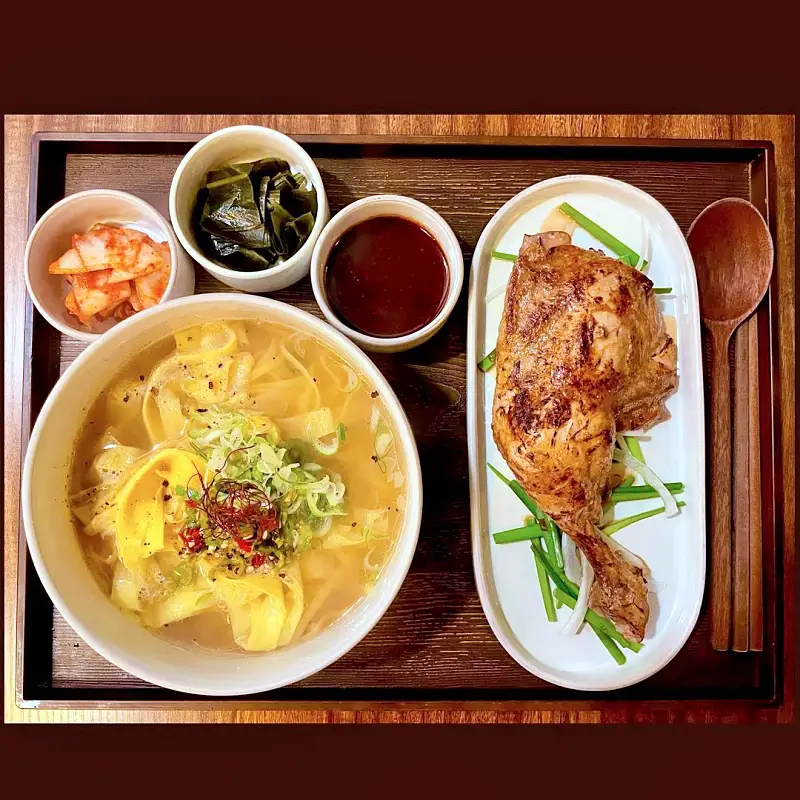 줄서는식당 한혜진 추천 옥수수면 부드러운 닭다리 살 조합 얼큰 우사골옥면&#44; 들기름 비빔옥면&#44; 닭무침&#44; 냉옥면 맛있는 식당 강남구청 논현동 맛집 소개