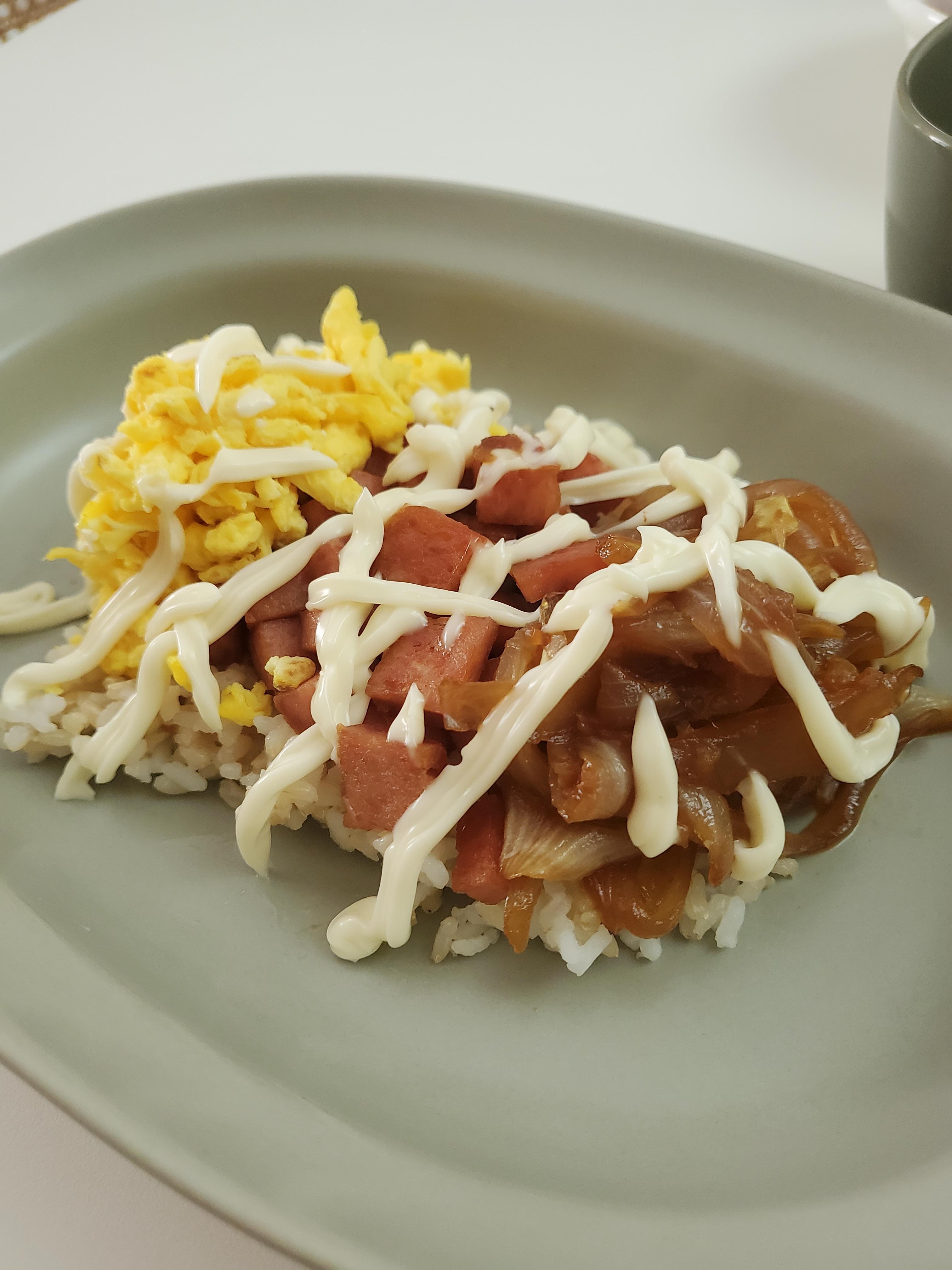  아침밥은 스팸마요덮밥