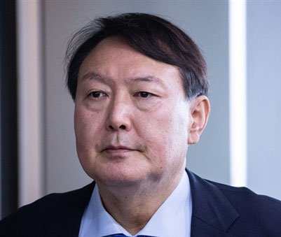  윤석열은 똥볼을 차지 않으려는데 자꾸~