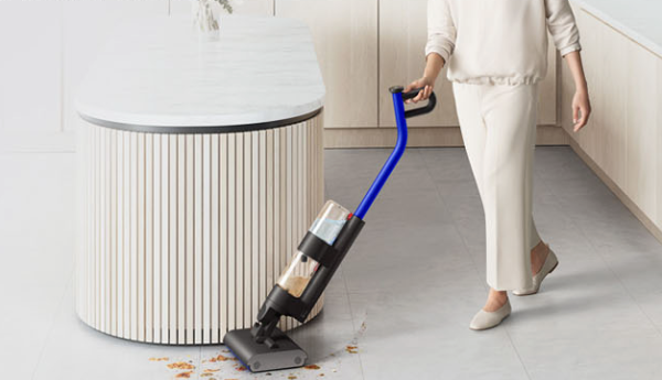 다이슨 물걸레 청소기 - 인체공학적 설계와 배터리 용량