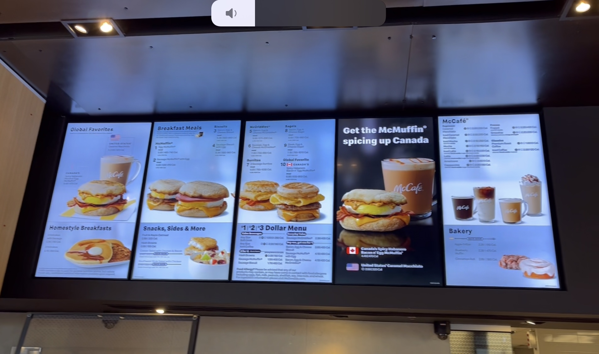 맥도날드 글로벌 메뉴 레스토랑 메뉴판입니다.