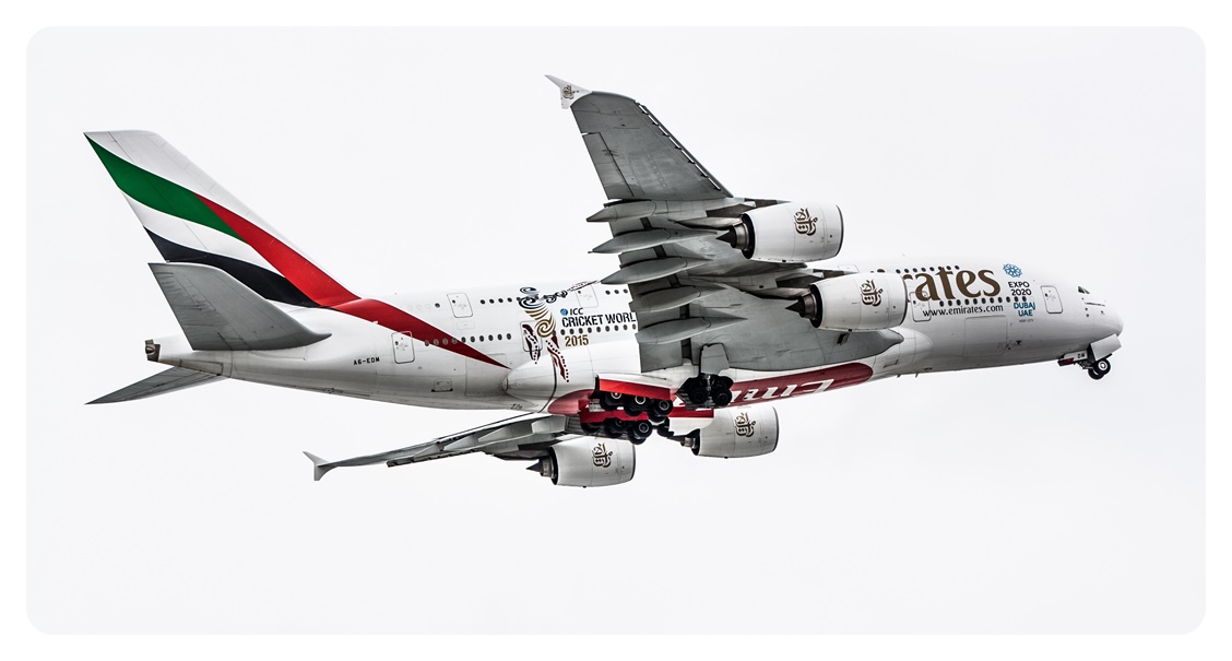 에미레이트항공-a380-여객기-하늘-비행중