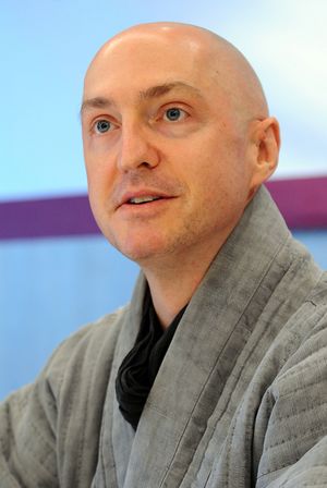  현각스님과 혜민스님, 현각스님이 봐도 혜민은 부처의 가르침을 팔아 지옥으로 가고 있는 기생충