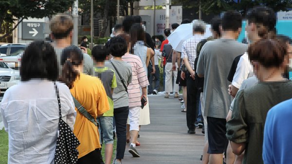  신규확진 1천842명, 최다 기록 또 경신…청해부대 270명 포함