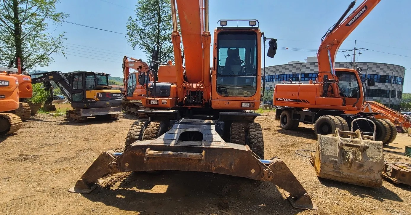  두산 DX210W 2012년식 6300만원 판매합니다.
