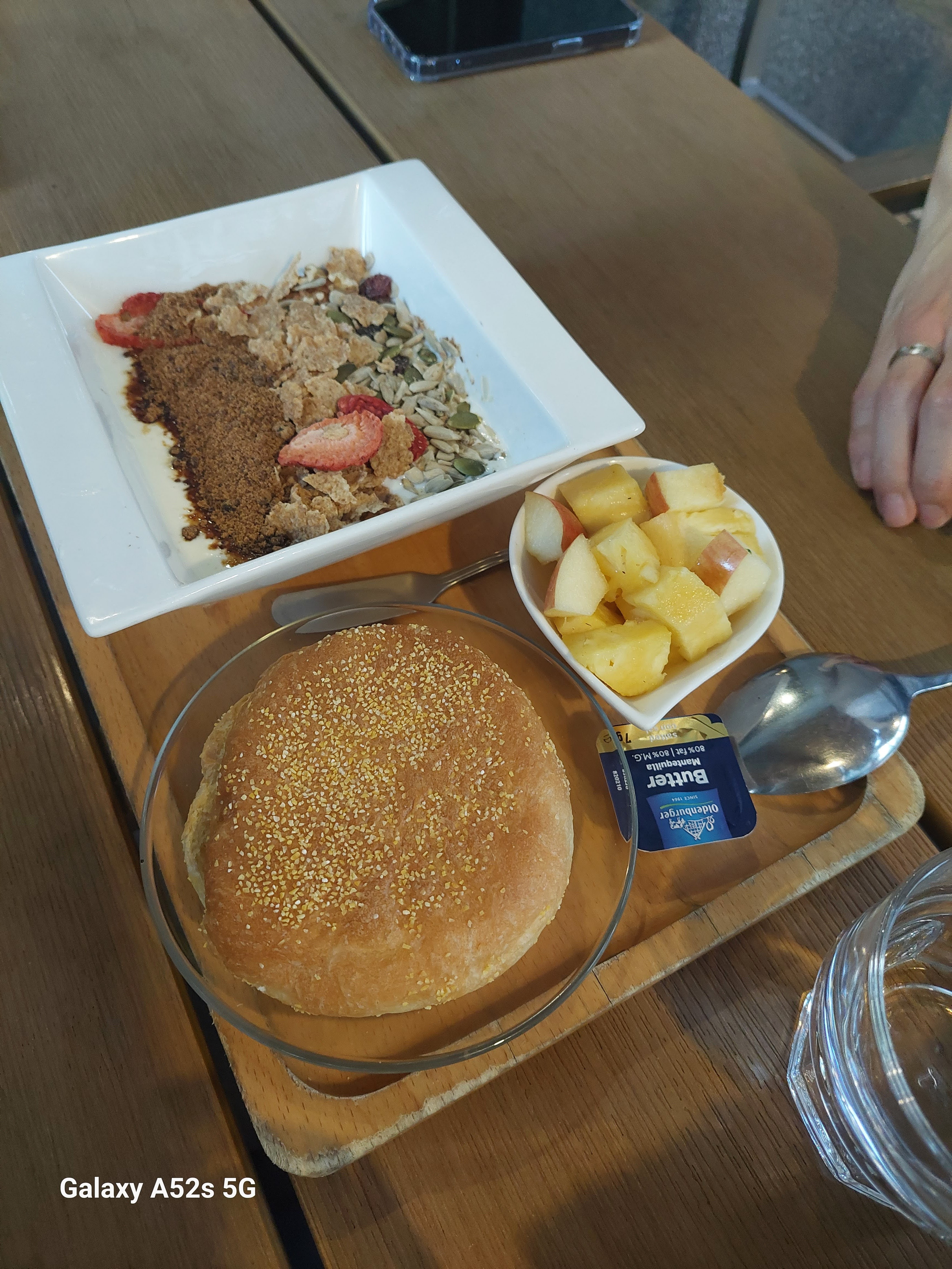 디저트 요거트와 빵