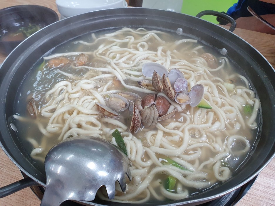  군산의 바다향기<군산해물칼국수>보리밥까지 일품!맛도 일품!