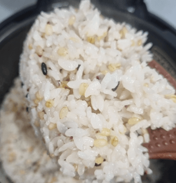 흑미 현미 잡곡밥 사진