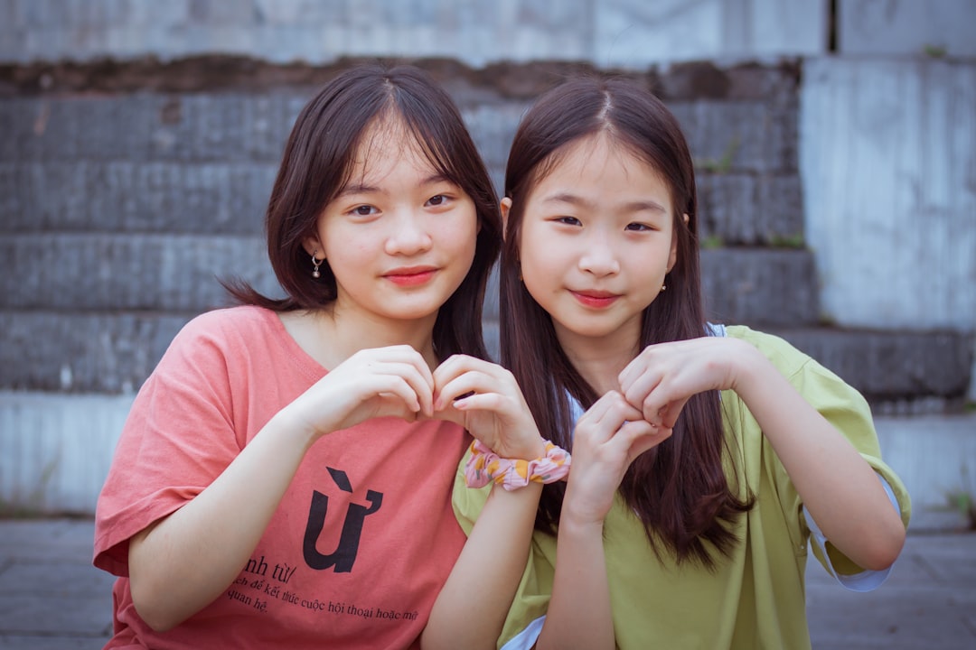 '연012'에서 가장 중요한 명사는 relationship입니다.