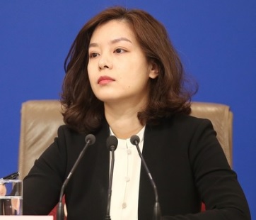  중국 장징 미녀 통역관 스타덤